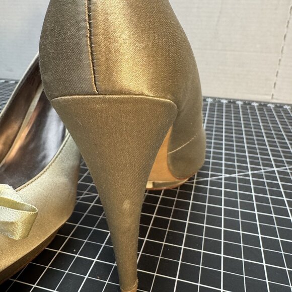 Gold Satin High Heels With Bow Detail & Leather Sole BCBGMaxAzria Size 9 - Picture 3 of 8